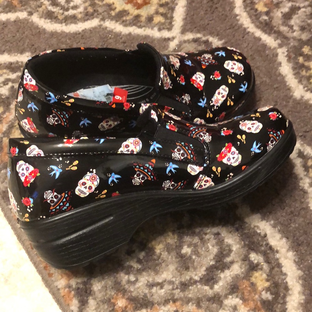 Nursing clogs